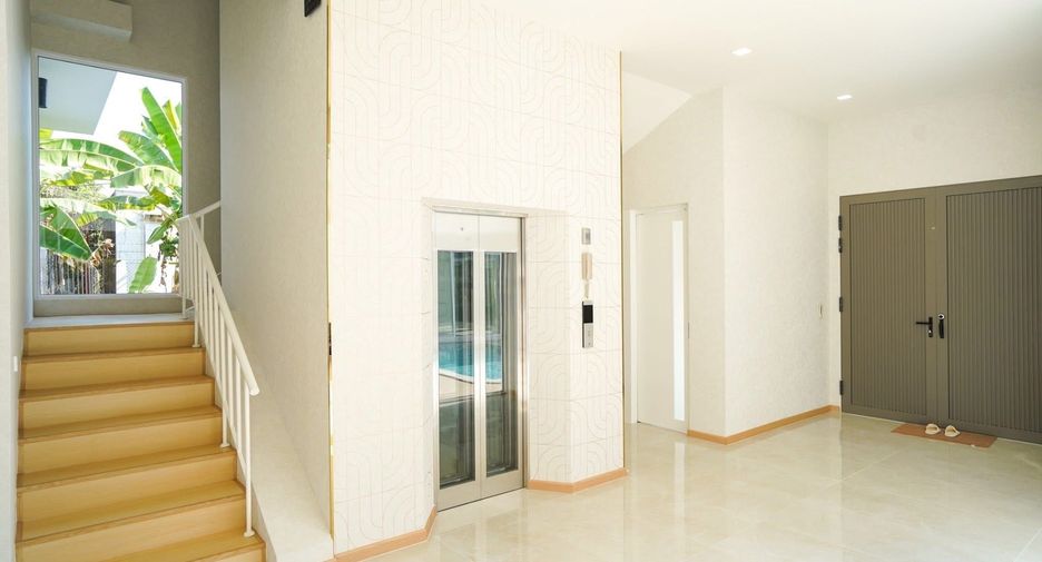 For sale 6 bedrooms villa in Saraphi, Chiang Mai