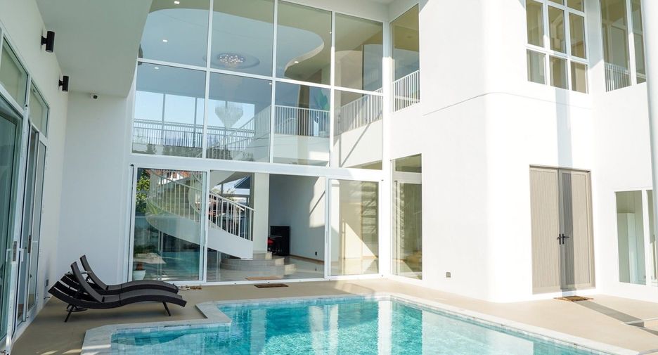 For sale 6 bedrooms villa in Saraphi, Chiang Mai