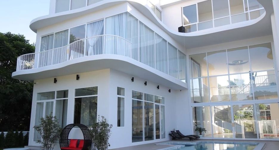 For sale 6 bedrooms villa in Saraphi, Chiang Mai