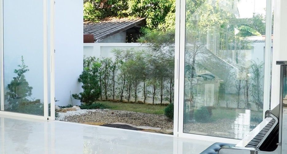 For sale 6 bedrooms villa in Saraphi, Chiang Mai
