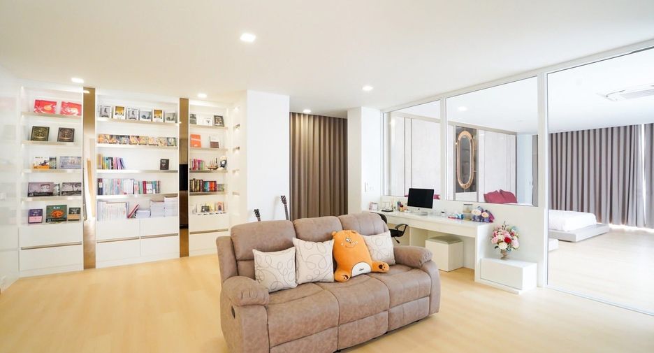 For sale 6 bedrooms villa in Saraphi, Chiang Mai