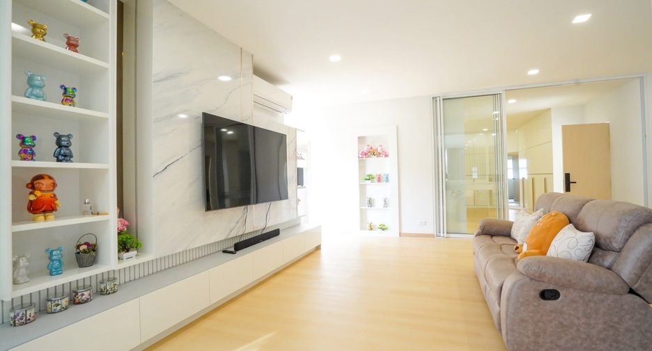 For sale 6 bedrooms villa in Saraphi, Chiang Mai