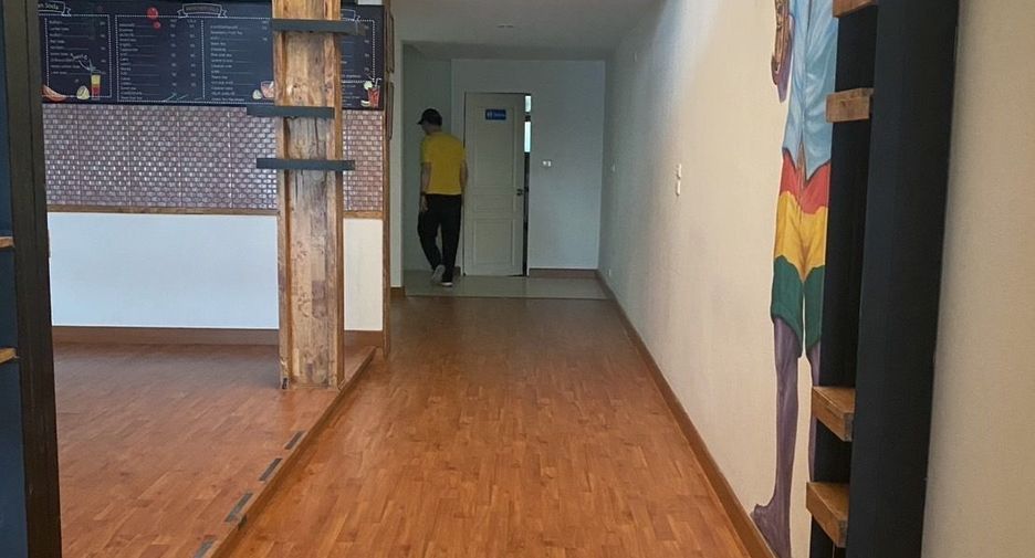 For rent 5 bedrooms retail Space in Mueang Chiang Mai, Chiang Mai