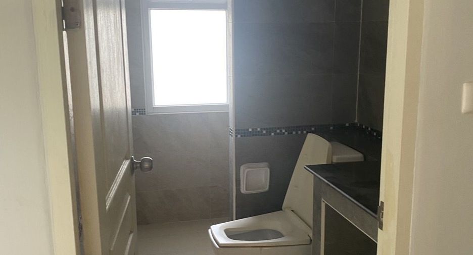 For rent 5 bedrooms retail Space in Mueang Chiang Mai, Chiang Mai