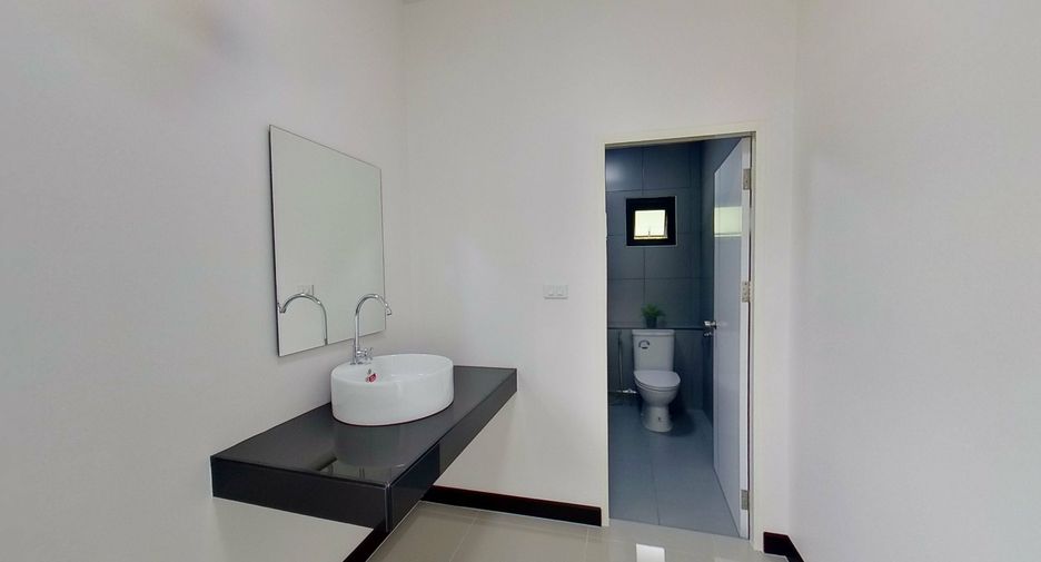 For sale 3 bedrooms house in Saraphi, Chiang Mai
