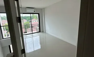 出售 2 卧室 联排别墅 在 San Sai, Chiang Mai