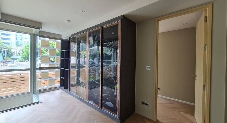 For sale 3 bedrooms condo in Watthana, Bangkok