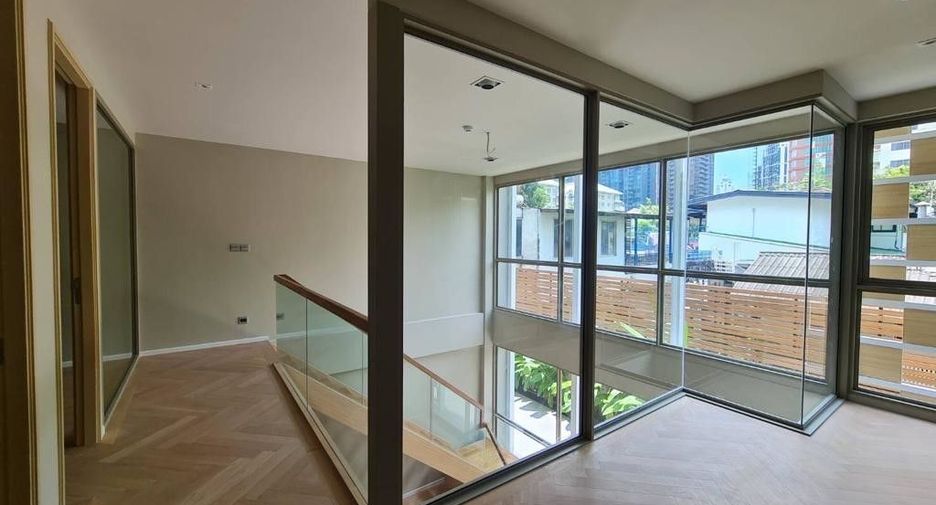 For sale 3 bedrooms condo in Watthana, Bangkok