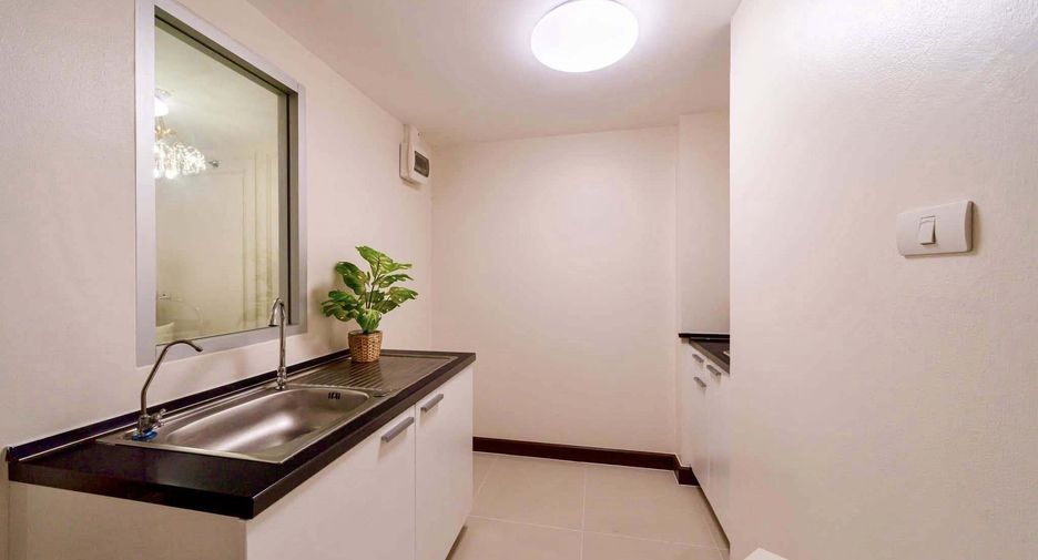 For sale 1 bed condo in Phra Khanong, Bangkok