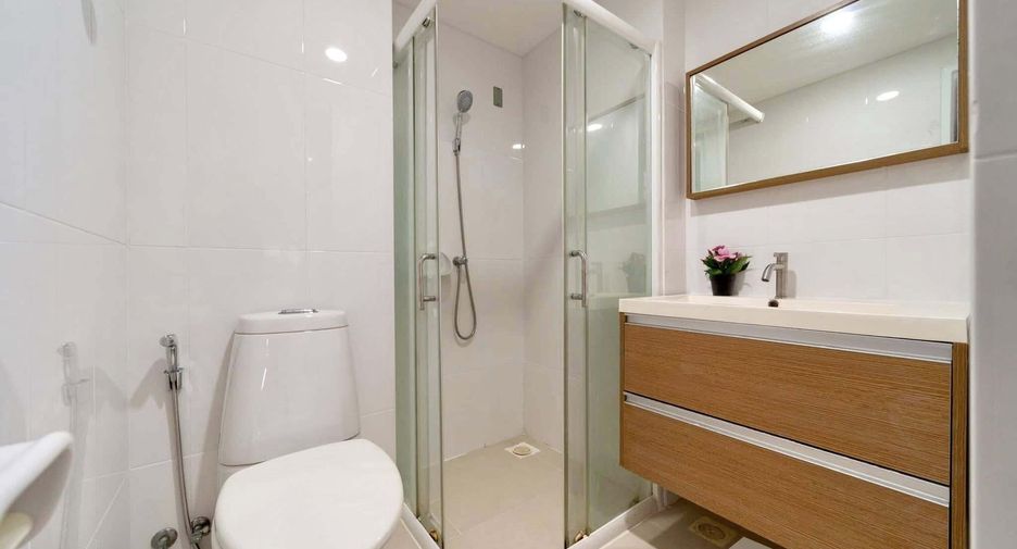 For sale 1 bed condo in Phra Khanong, Bangkok
