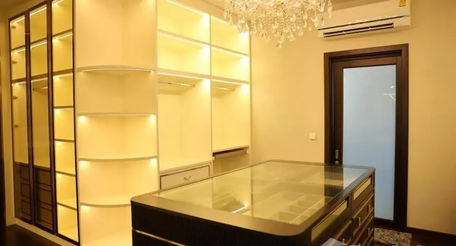 For sale and for rent 5 bedrooms house in Lat Krabang, Bangkok
