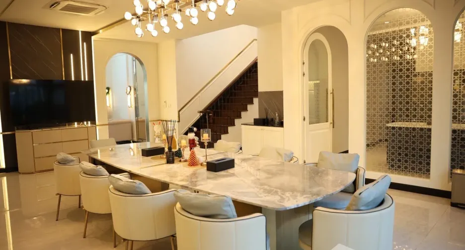For sale and for rent 5 bedrooms house in Lat Krabang, Bangkok