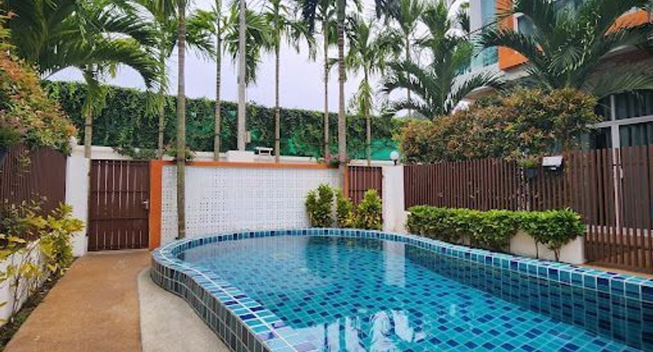 For rent 3 bedrooms townhouse in Kathu, Phuket