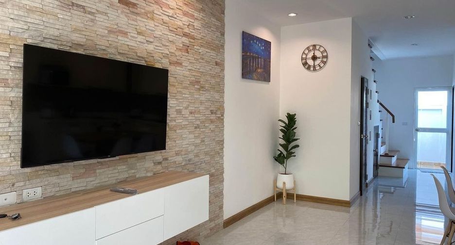 For rent 3 bedrooms townhouse in Kathu, Phuket
