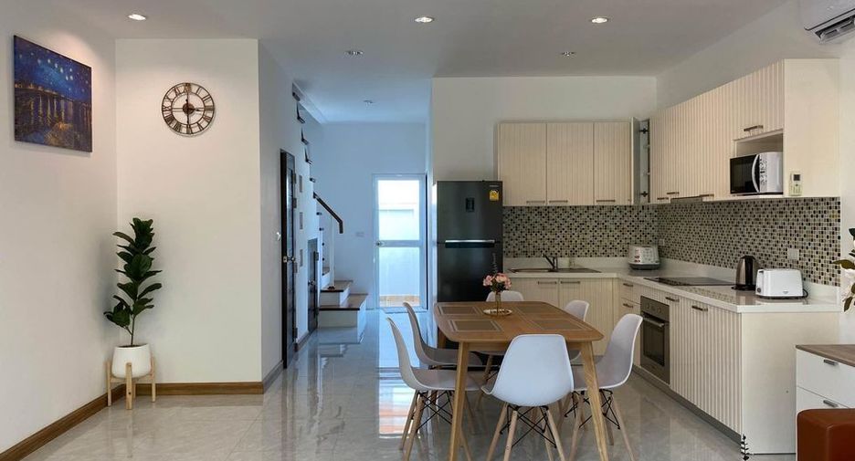 For rent 3 bedrooms townhouse in Kathu, Phuket