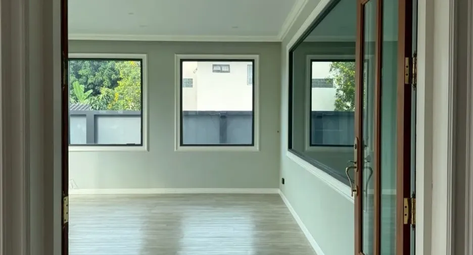 For sale and for rent 4 bedrooms house in Lak Si, Bangkok