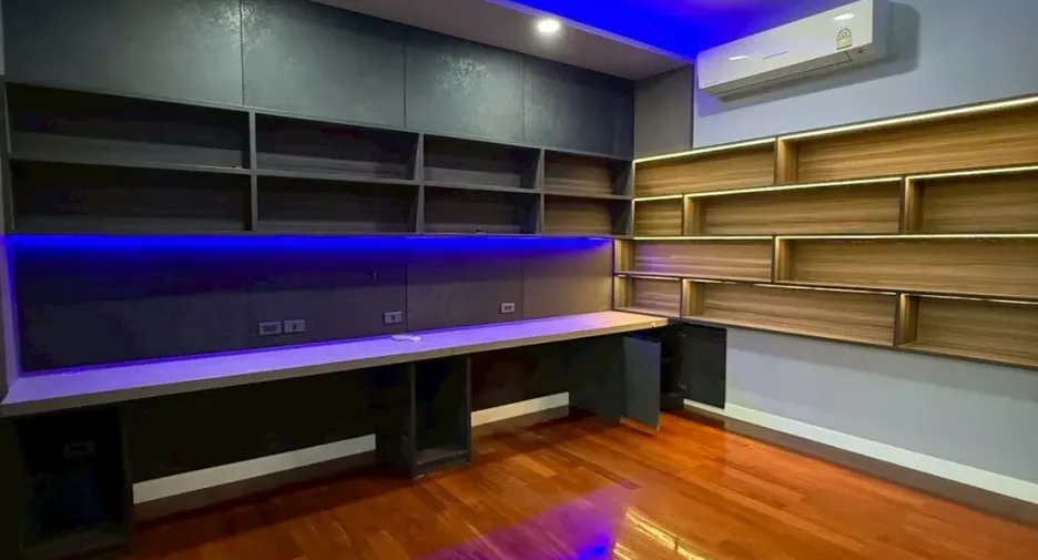 For sale and for rent 4 bedrooms house in Lak Si, Bangkok