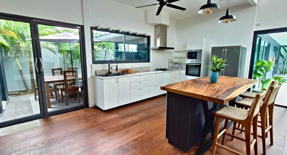 For sale 4 ベッドルーム villa in Mueang Phuket, Phuket