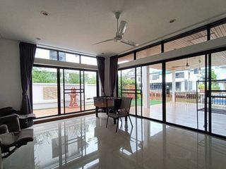 For rent 4 bedrooms house in Na Jomtien, Pattaya
