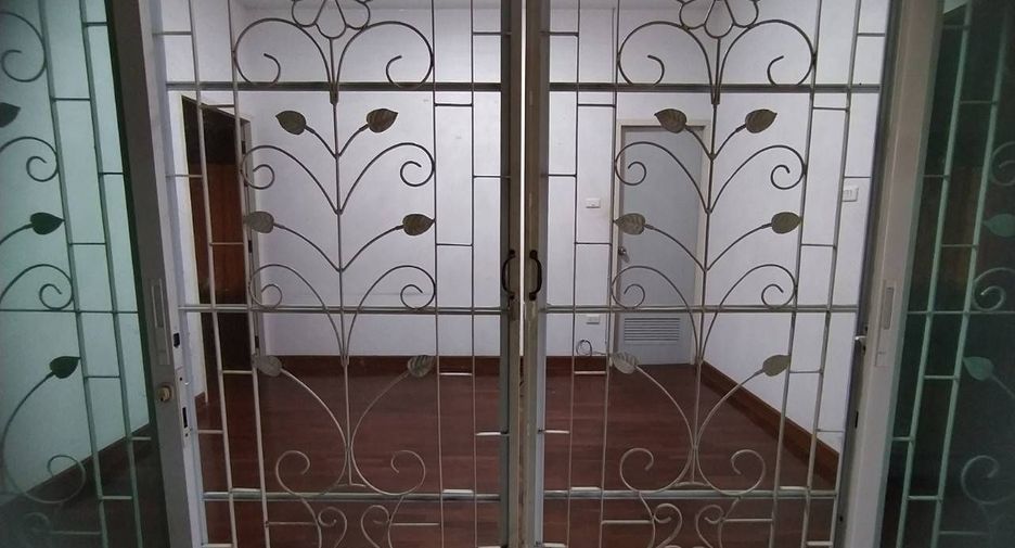 For sale and for rent 5 bedrooms house in Mueang Chiang Mai, Chiang Mai