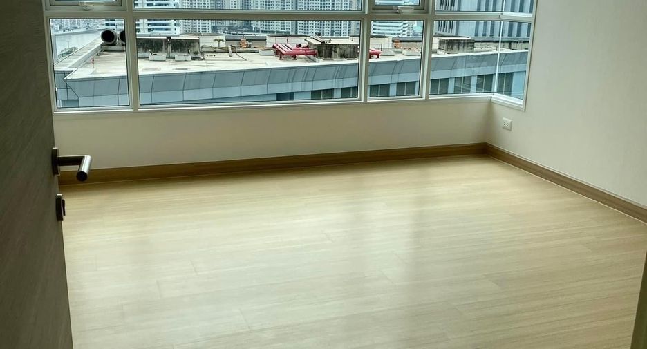 For sale 2 bedrooms condo in Yan Nawa, Bangkok
