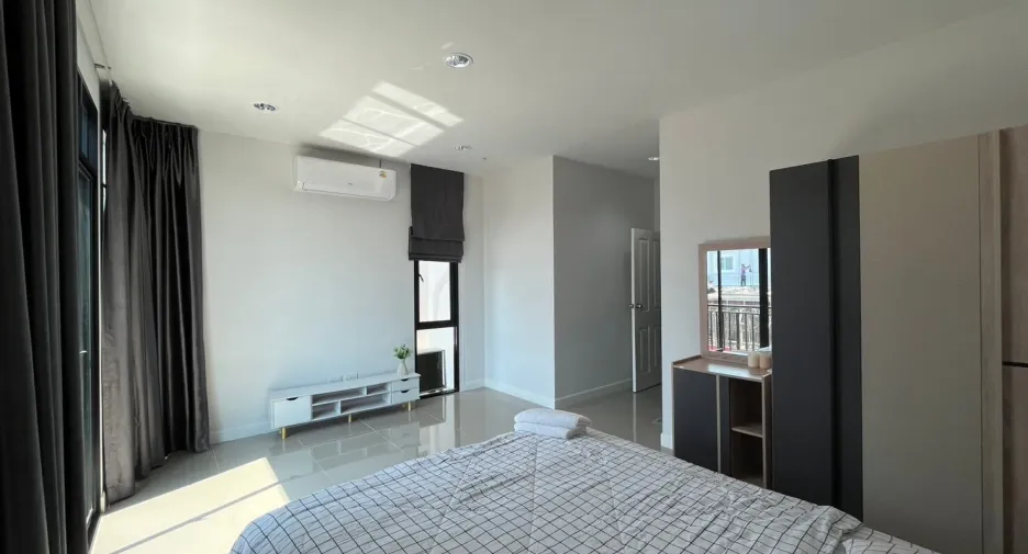 For rent 3 bedrooms townhouse in Cha Am, Phetchaburi