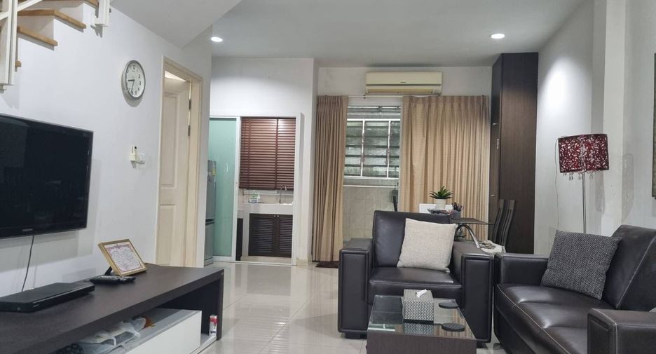 À vendre 3 chambres maison de ville à Bang Khen, Bangkok