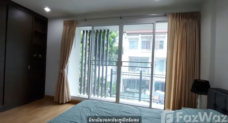 À vendre 3 chambres maison de ville à Bang Khen, Bangkok