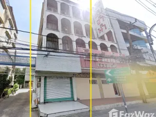 For sale 4 bedrooms townhouse in Bang Kapi, Bangkok