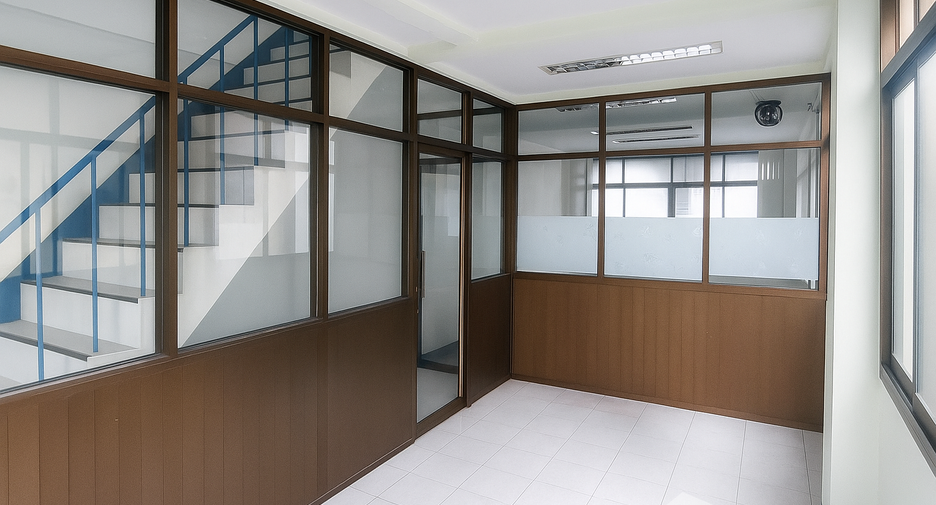 For sale 4 bedrooms townhouse in Bang Kapi, Bangkok