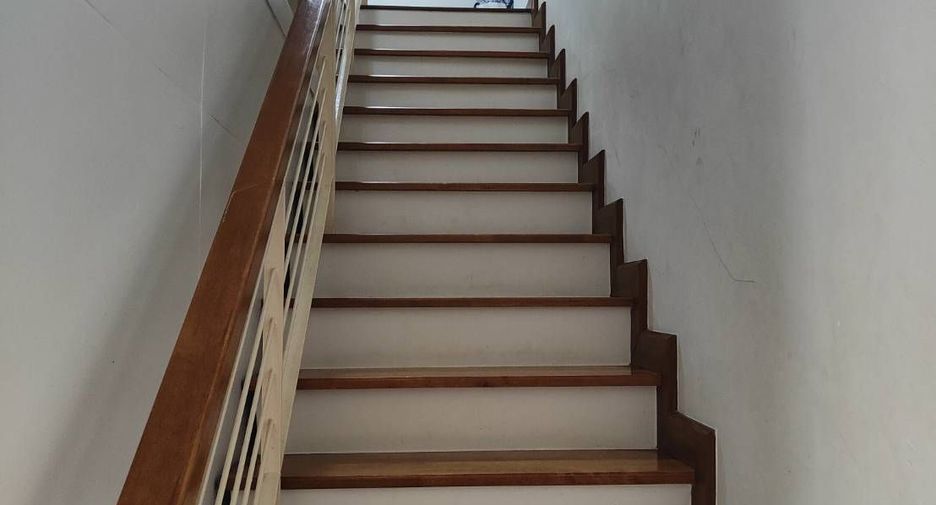For sale 3 bedrooms townhouse in Wang Thonglang, Bangkok