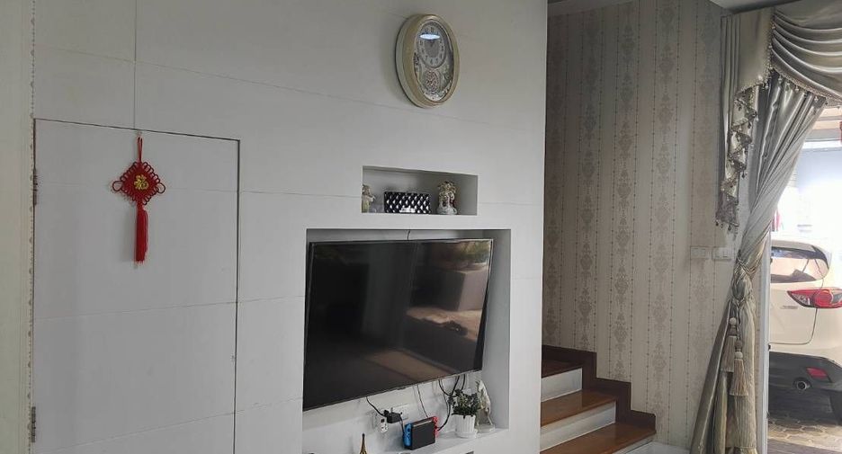 For sale 3 bedrooms townhouse in Wang Thonglang, Bangkok