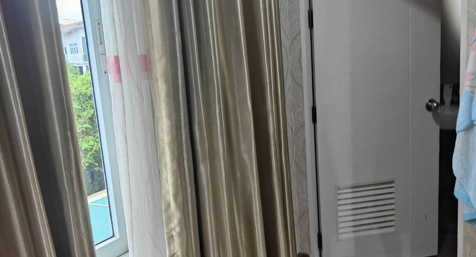 For sale 3 bedrooms townhouse in Wang Thonglang, Bangkok