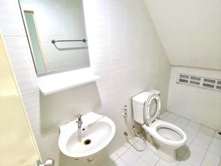 Casa adosada en venta de 3 habitaciones en Bang Bo, Samut Prakan