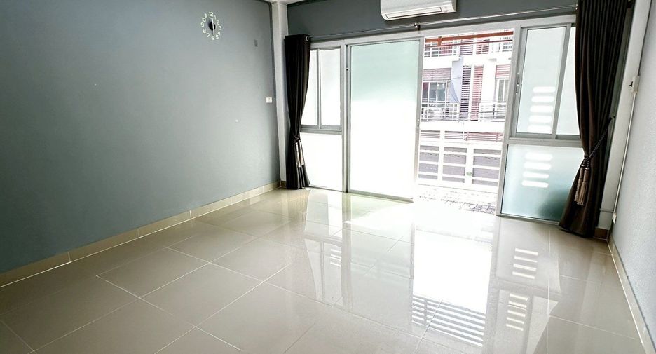 For sale 3 bedrooms townhouse in Bang Bo, Samut Prakan