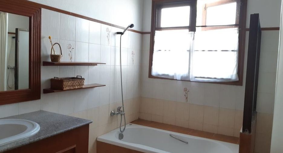 For rent 3 bedrooms house in Mueang Chiang Mai, Chiang Mai