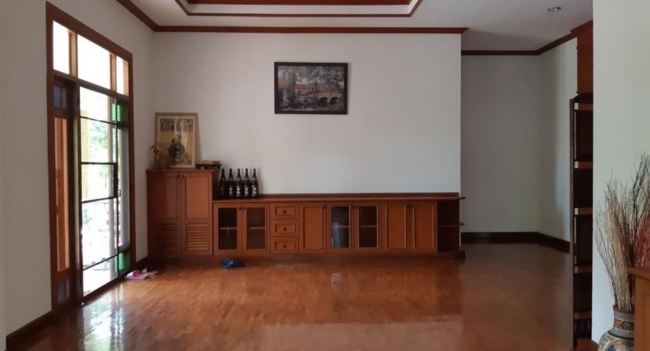 For rent 3 bedrooms house in Mueang Chiang Mai, Chiang Mai