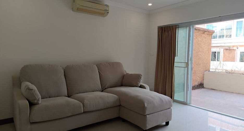 For sale 3 bedrooms townhouse in Bang Lamung, Chonburi