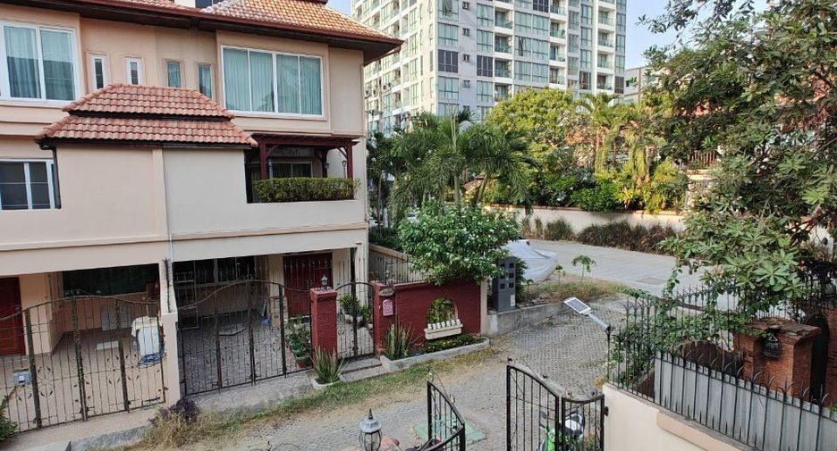 For sale 3 bedrooms townhouse in Bang Lamung, Chonburi