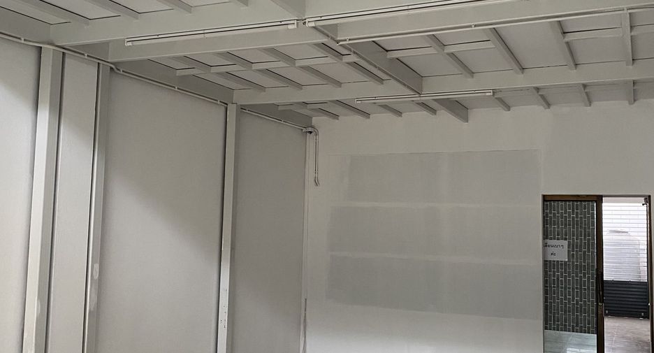 For sale and for rent 3 bedrooms retail Space in Sai Mai, Bangkok