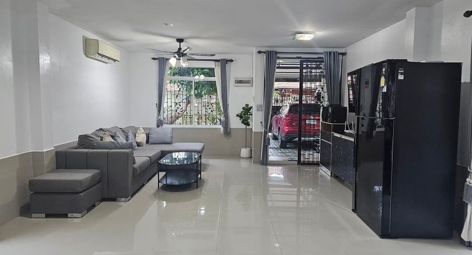 For rent 3 bedrooms villa in Bang Lamung, Chonburi