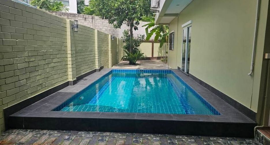 For rent 3 bedrooms villa in Bang Lamung, Chonburi