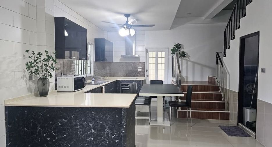 For rent 3 bedrooms villa in Bang Lamung, Chonburi