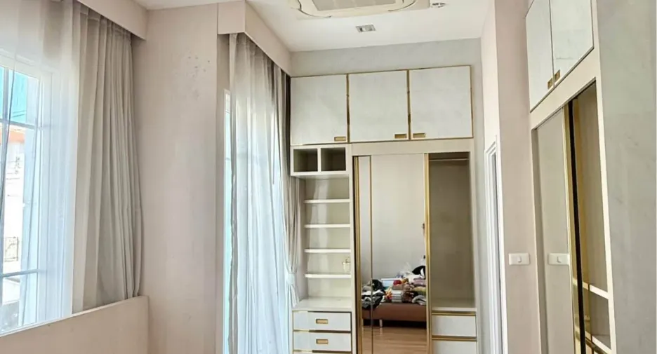 For sale 4 bedrooms townhouse in Mueang Chiang Mai, Chiang Mai