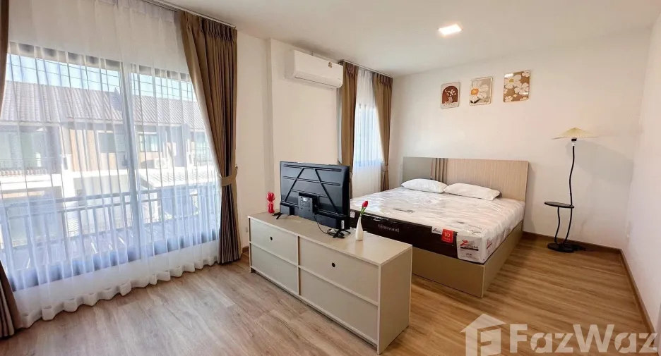 For rent 3 bedrooms townhouse in Mueang Chiang Mai, Chiang Mai