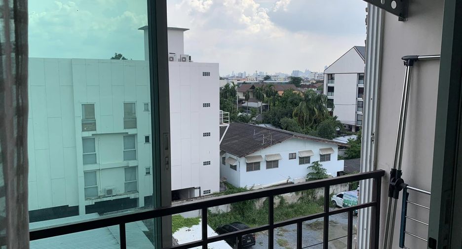 For sale 2 bedrooms condo in Lat Phrao, Bangkok