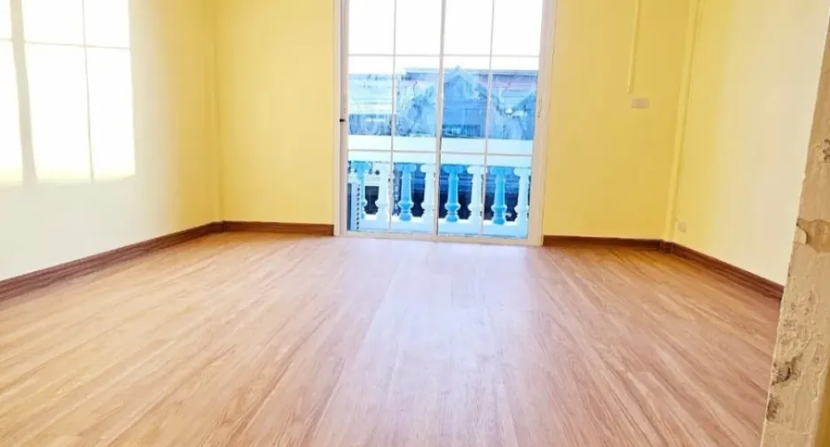 À vendre 2 chambres maison de ville à Bang Phli, Samut Prakan