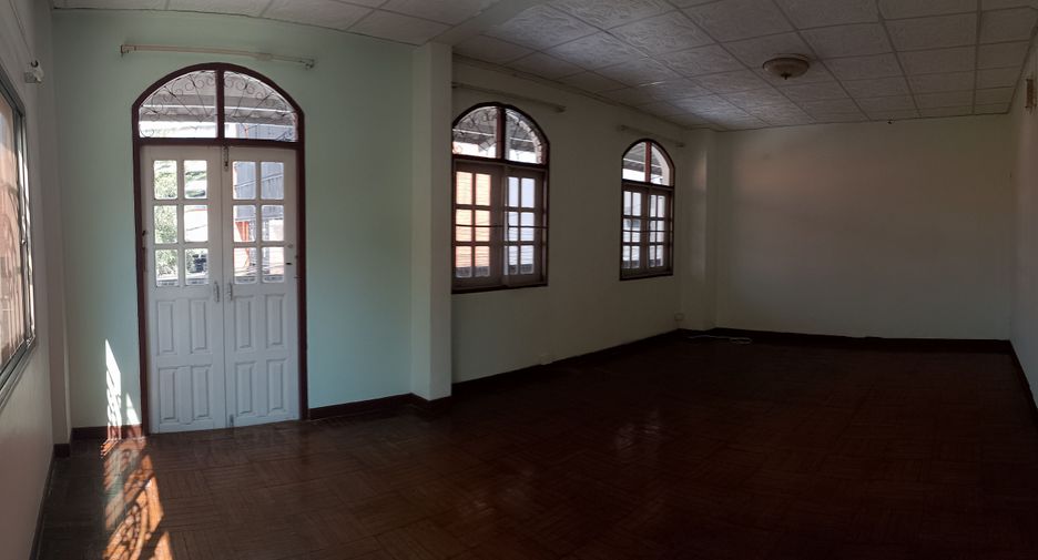 For sale 3 bedrooms townhouse in Mueang Chiang Mai, Chiang Mai
