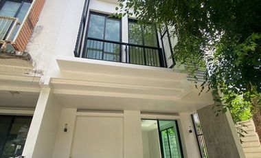 For sale 3 bedrooms townhouse in Suan Luang, Bangkok
