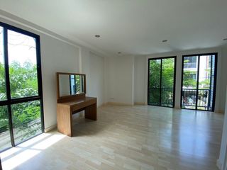 出售 3 卧室 联排别墅 在 Suan Luang, 曼谷